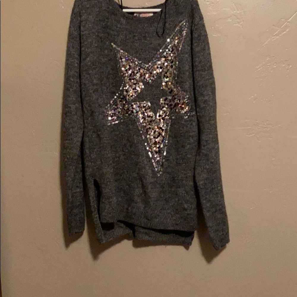 Long sleeve gray shirt